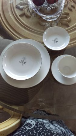 Fashion Monort Fine China Solitude set, 6 settings, 6 pieces each setting