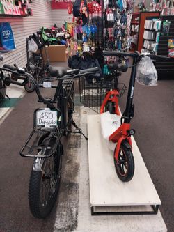 Bicicleta eléctrica para adolescentes y adultos con fácil acceso disponible por $50