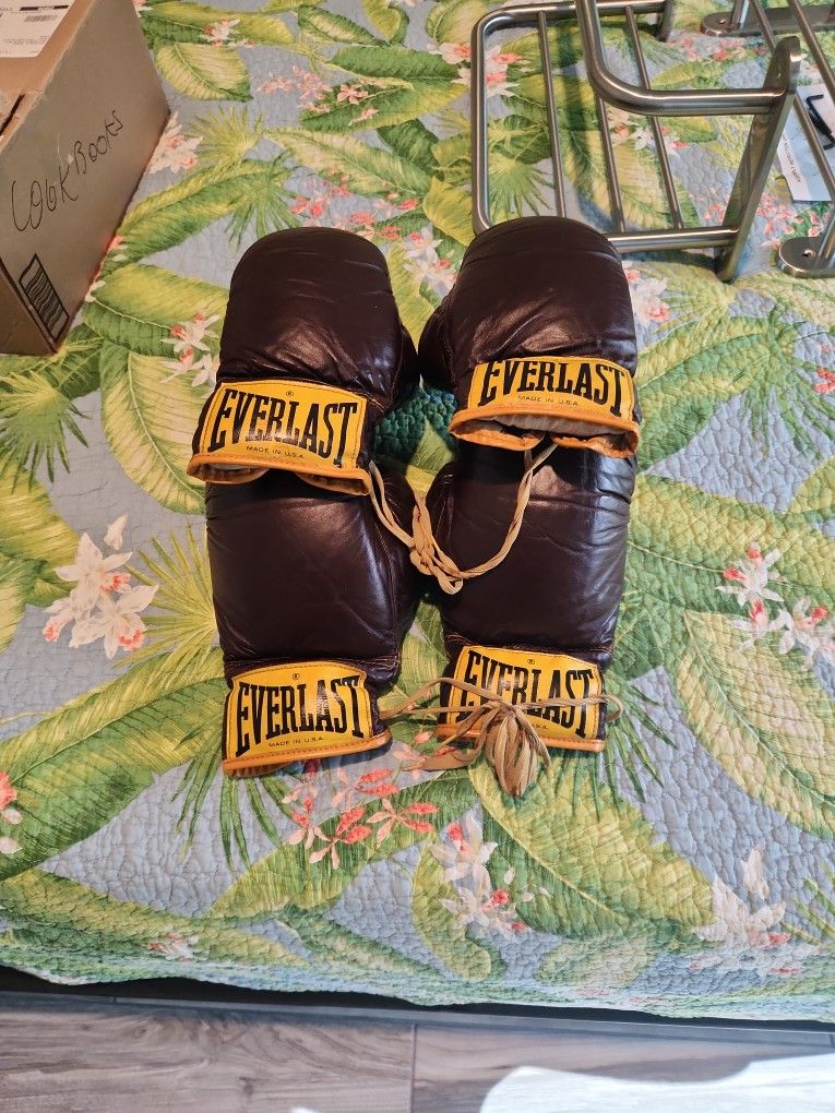 2 Pair Vintage Everlast Boxing Gloves