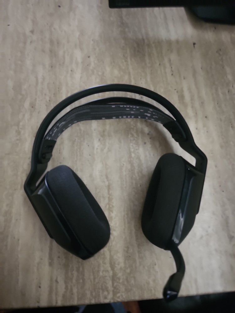 Logitech G733 Lightspeed Wireless Gaming Headset With Suspension Headband, Lightsync RGB, Bluetooth Voice Mic Technology And Pro-G Auido Drivers-Black