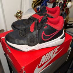 Nike Team Hustle Red And Black 4y