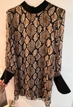 Short , long -sleeve Elegant Dress