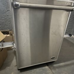 DCS 24” Outdoor Refrigerator – Commercial Grade 