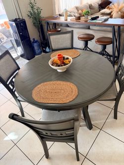 DELIVERY AVAILABLE 🚛! Grey Dining Table with 4 matching chairs LIKE NEW