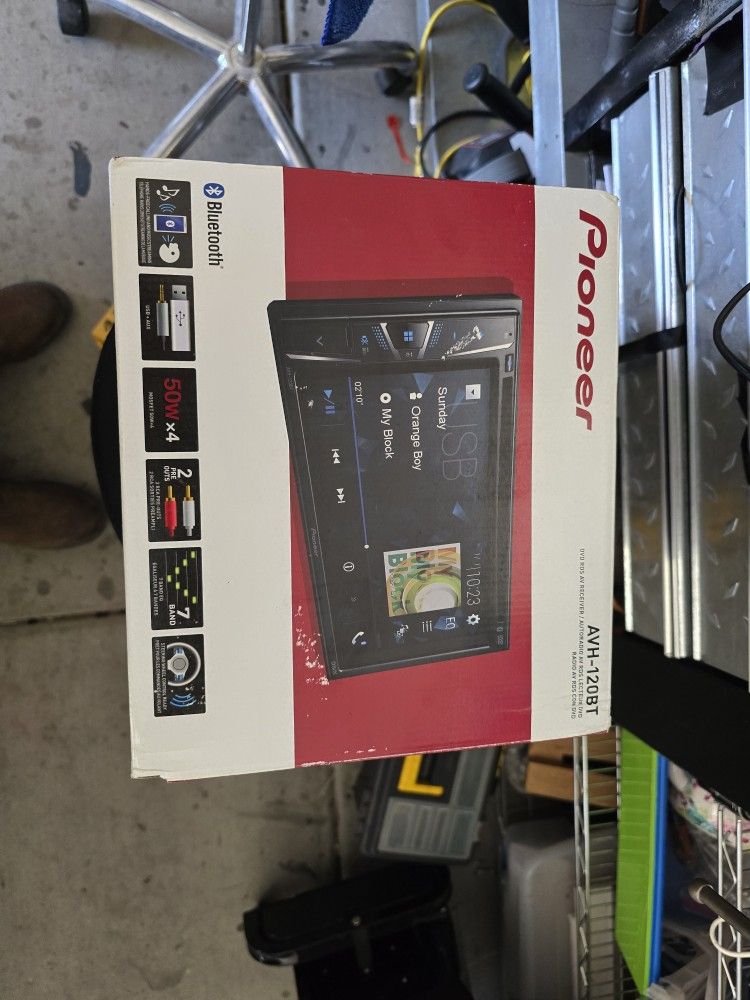 PIONEER DVD AV RECEIVER BLUE TOOTH 6.2 SCREEN
