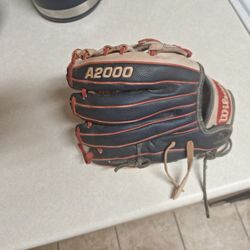 WILSON A2000  BASEBALL   INFIELD GLOVE SIZE 12in  $180 FIRM PRICE