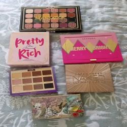 Bright Makeup Color Sets for Every Style and Moment lay case