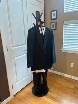 Large Men’s Neilallyn Tuxedo Jacket, Shirt, Bow tie, and Cumberbunt