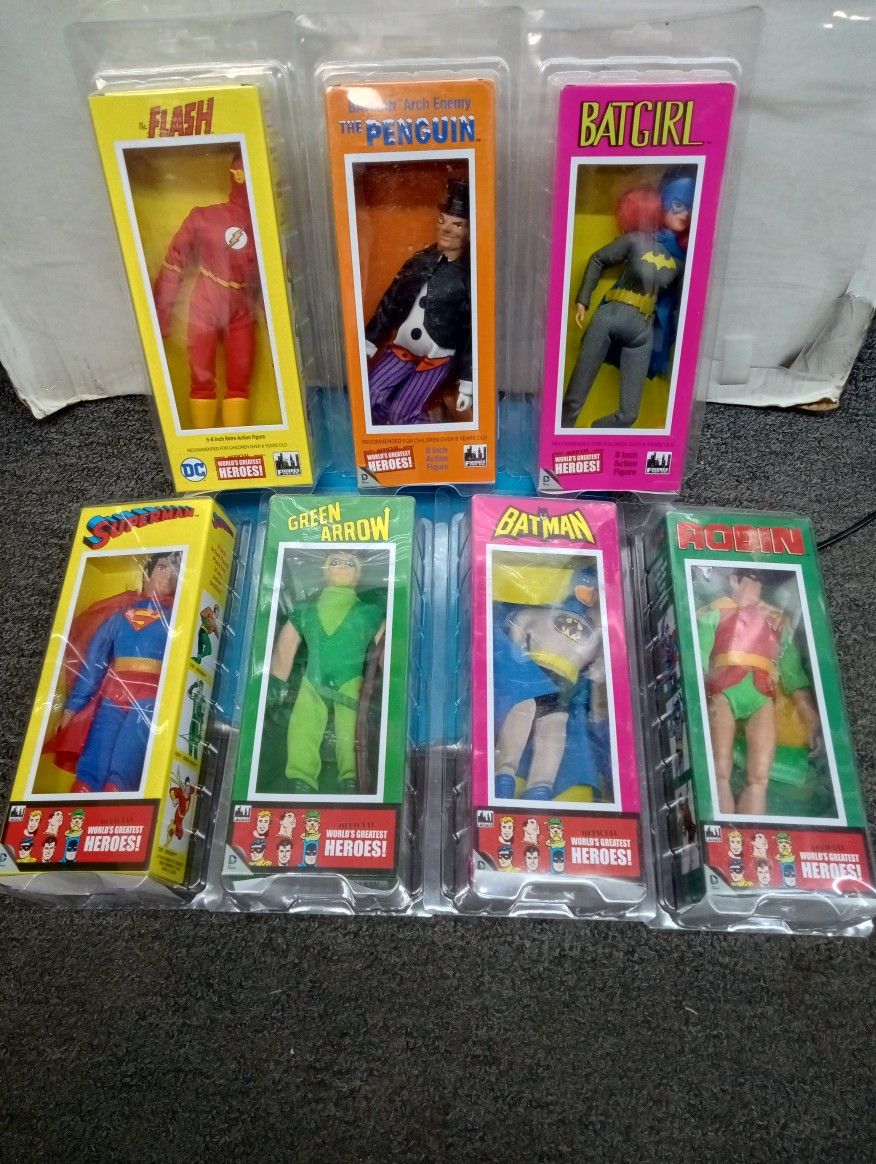 8" action figures Official world's greatest heroes package deal Flash / Penguin/Bat girl/Superman/Green arrow / Batman /Robin.
