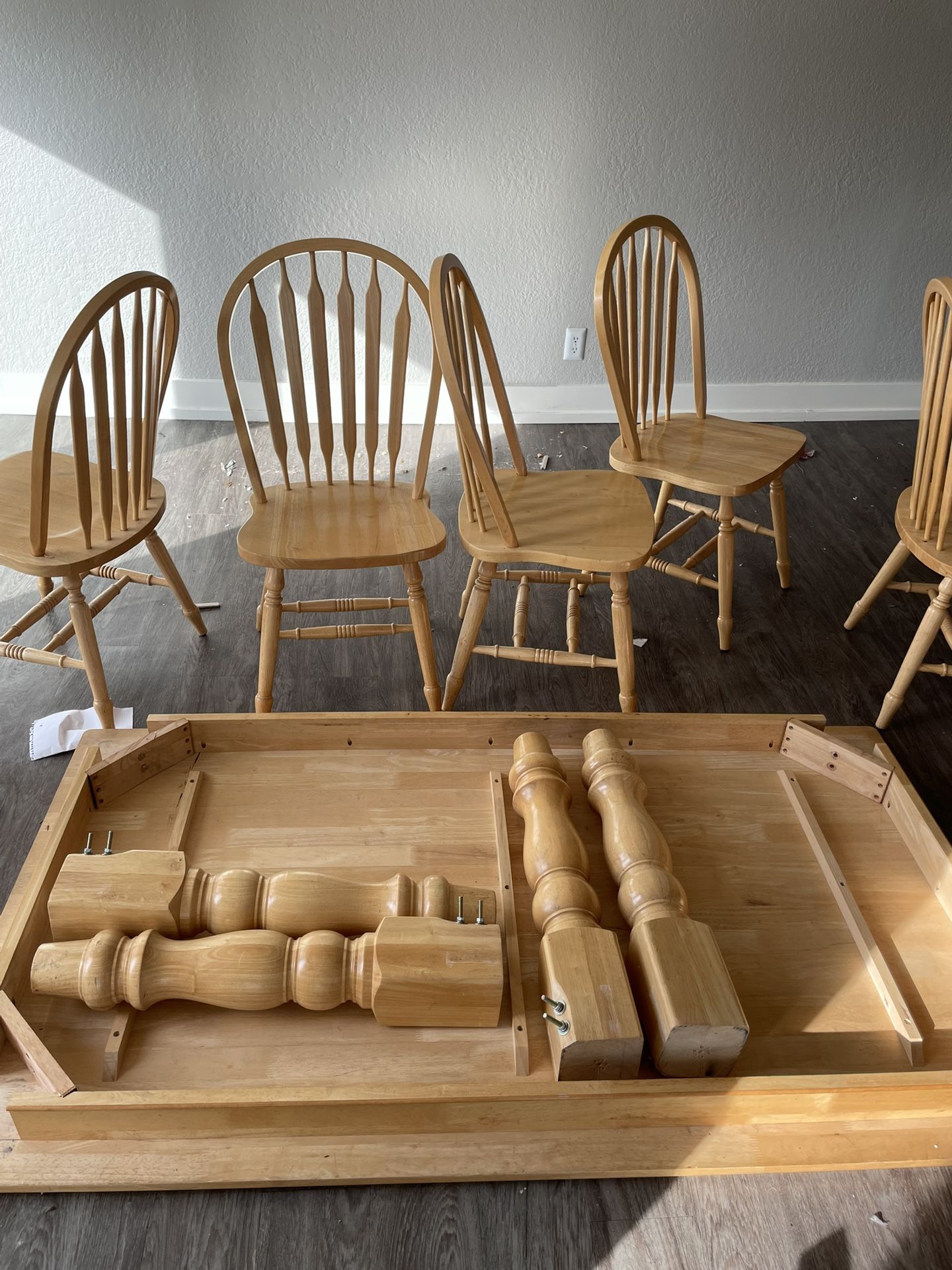 Dining Table And 6 Chairs