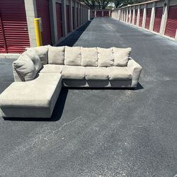 Comfy Nice Sectional Couch 🔥