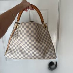 Authentic Louis Vuitton Arsty Damier Azur MM
