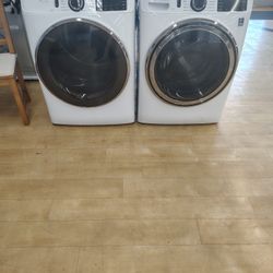 $1258(MSRP2498$, Save $1240) GE SMART Front Load Washer With Electric Front Load Dryer Set