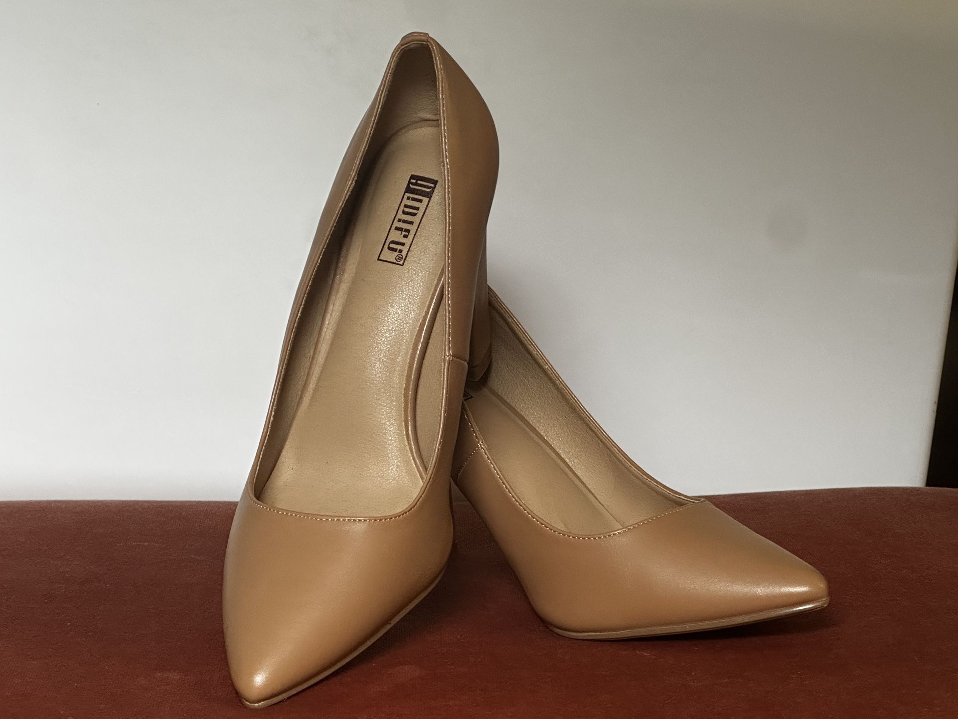 Nude/Tan Heels