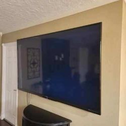 85” Sharp Aquos 4K TV – Excellent Condition – Wall Mounted