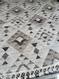 Rug 7x10ft. Great Condition 