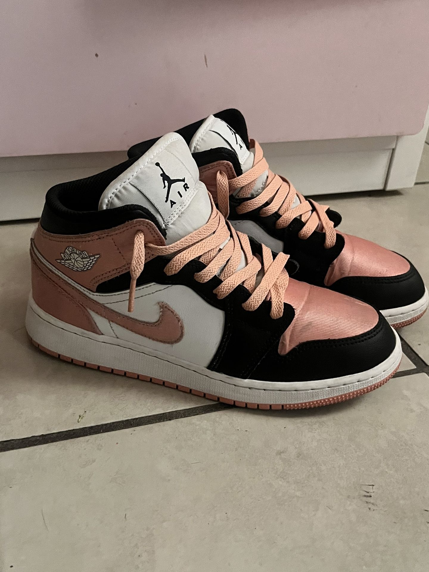 Nike Air Jordan Retro 1 Mid GS White Black Light Madder Root