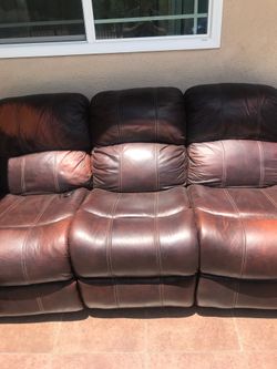 Reclinable leather couch