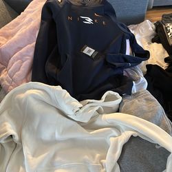 Nike clothes sweats and hoodies