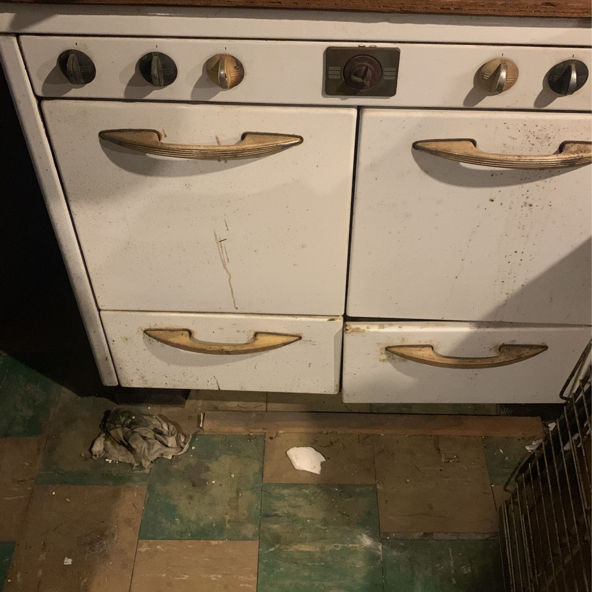 Antique Stove Magic Chef brand