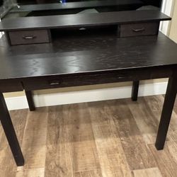 Desk With Removable Hutch 