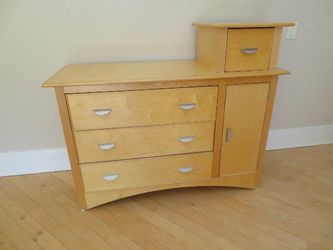 Changing table/dresser