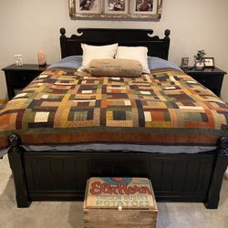 4 Piece Queen Bedroom Set, Distressed Black