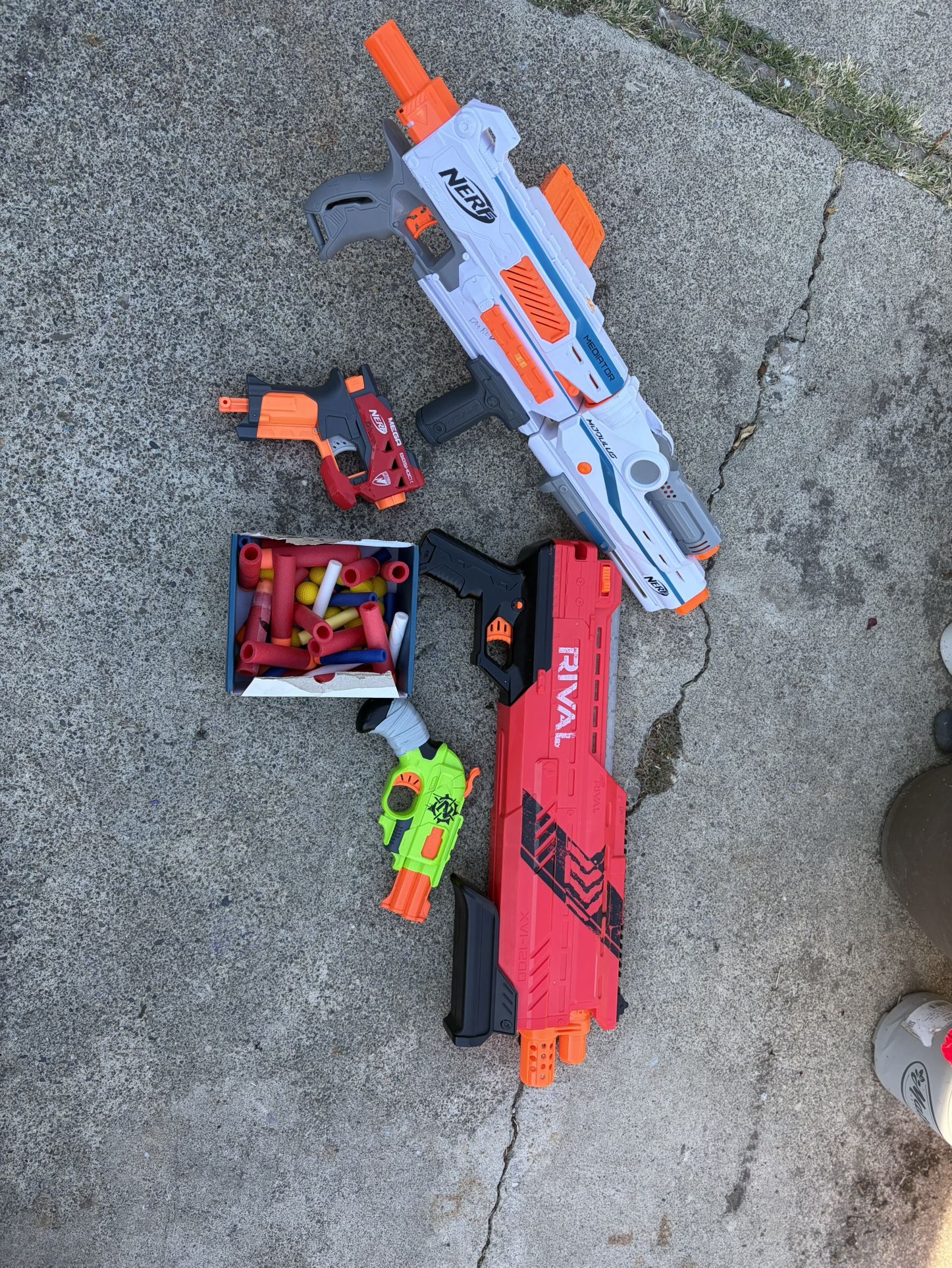 Toy Nerf Guns & Ammo