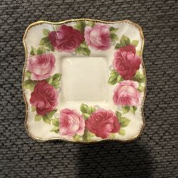 Old English rose Royal Albert vintage square dish- 5 inches 