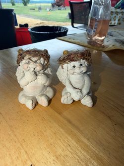 Angel Cherubs - 1 Thinking with Finger on His Mouth & 1996 Cherub Angel Figurine Flower Crowns Vtg Vintage Dreamsicles 2" tall