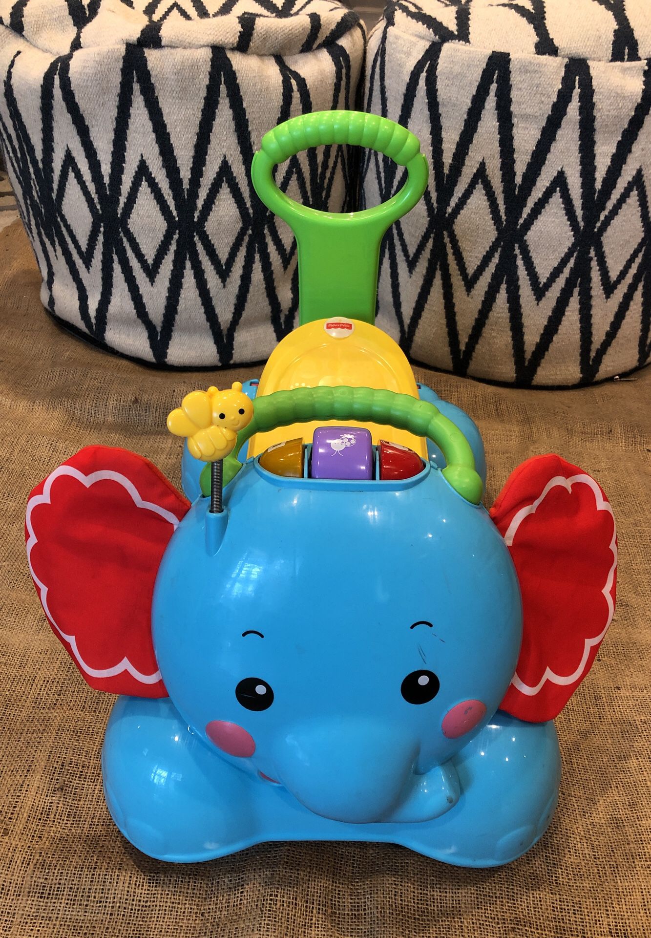 Walker/Rider Elephant Fisher Price sings, plays music, lights up