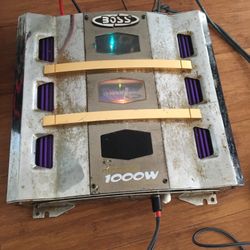 Boss 1000 watts 2 Chanel 