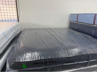 KING SIZE SIMMONS BEAUTYREST BLACK SERIES 2 (FIRM) HYBRID MATTRESS & BOX SPRINGS BED SET