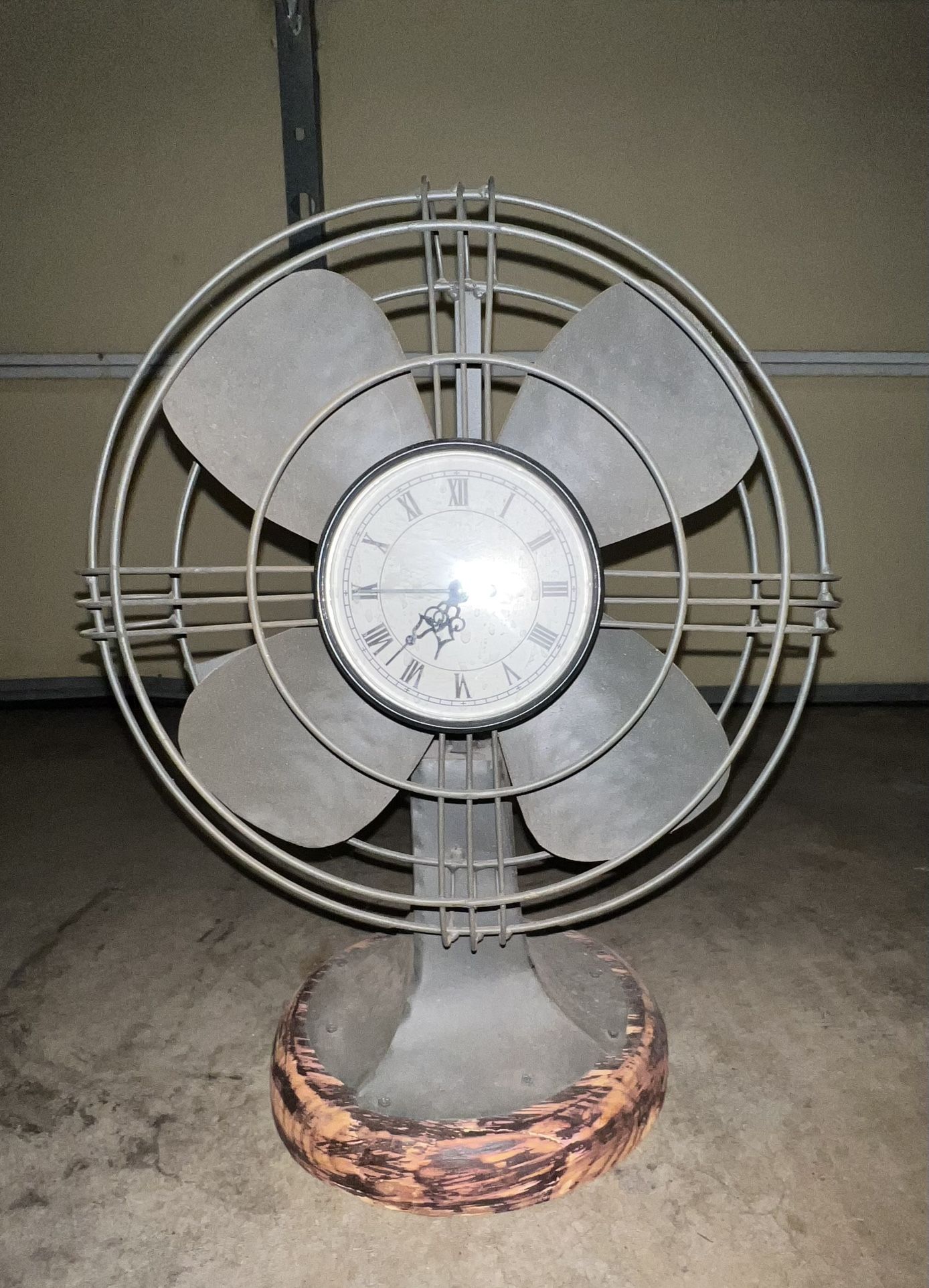 Vintage-Style Fan Clock – Metal Decor