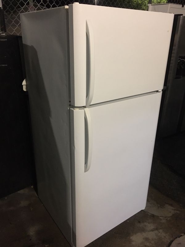 FRIGIDAIRE 30” WIDTH 65”HEIGHT WHITE SUPER CLEAN TOP FREEZER