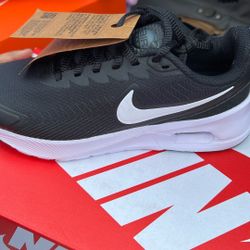 Size 7.5. New. Nike. 