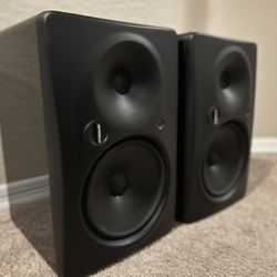 Mackie HR824mk2  8" 2 Way Active Studio Monitors