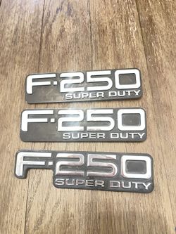 (USED)  (3) 99-04 FORD F-250 XLT SUPER DUTY EMBLEM LOGO