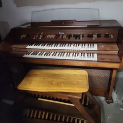 Thomas Electronic Organ – Model 855 (Fair Condition, Pickup Only)