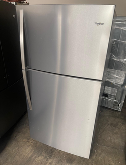 Whirlpool Top Freezer Fridge – Stainless, Ice Maker, Clean