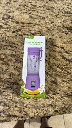 Portable and rechargeable battery juice blender