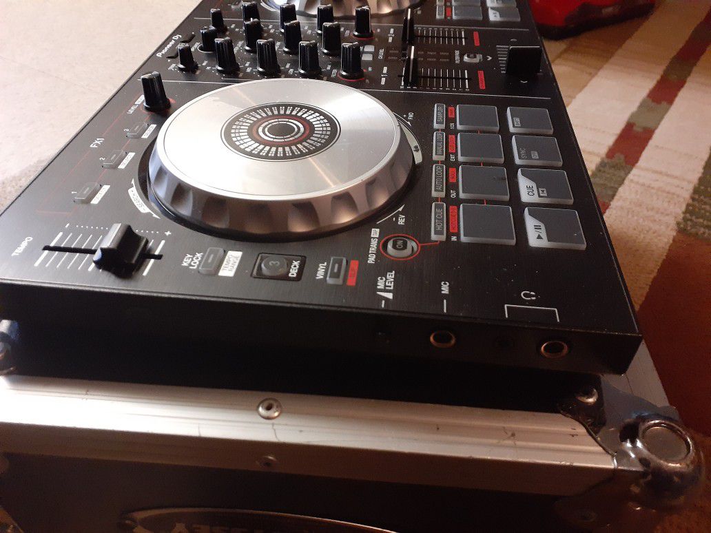 DJ Pioneer controler mixer