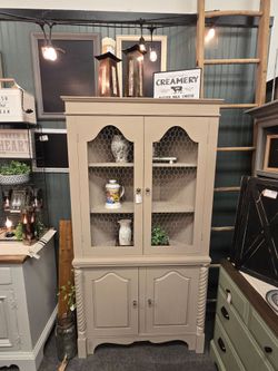 Corner Cabinet / Display