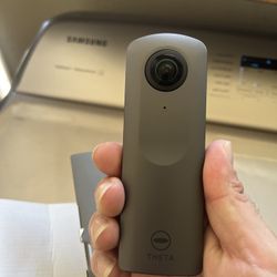Ricoh Theta V 360 camera