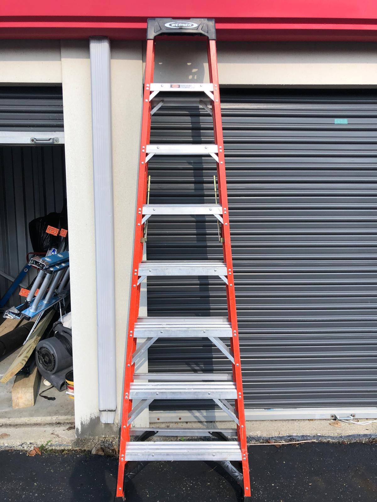 8ft. Fiberglass Step ladder
