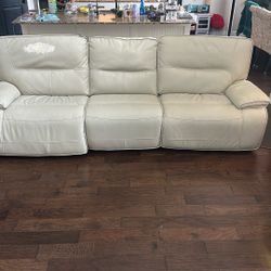 Recliner- Power Seats And Headrest - Needs Minor Color Repair