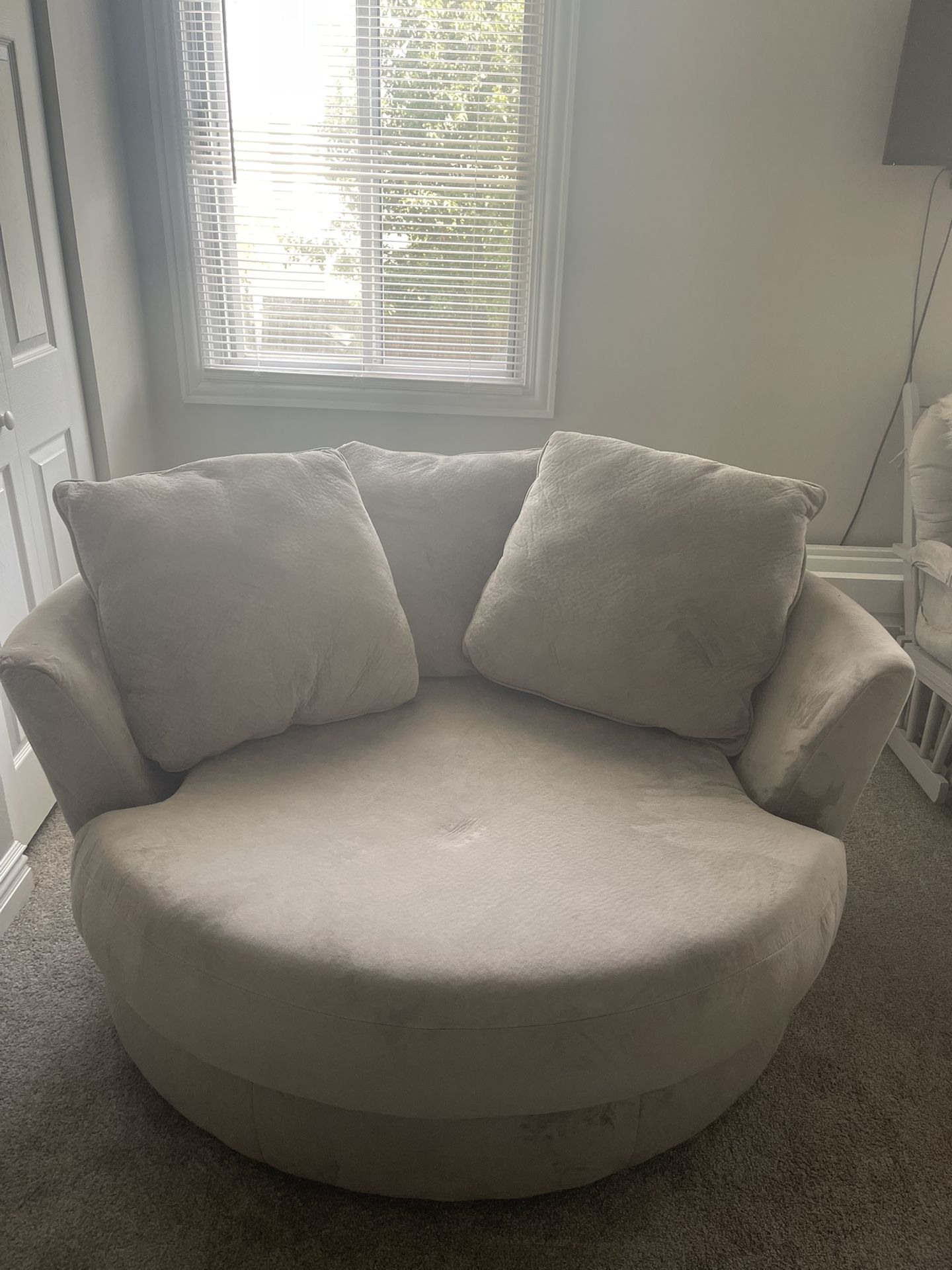 Cozy Oversized  Living room Chair - Like new!