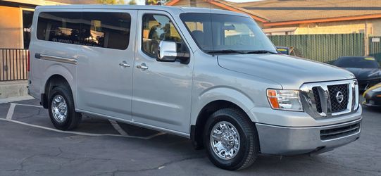 2019 Nissan NV3500 HD Passenger SV Van 3D