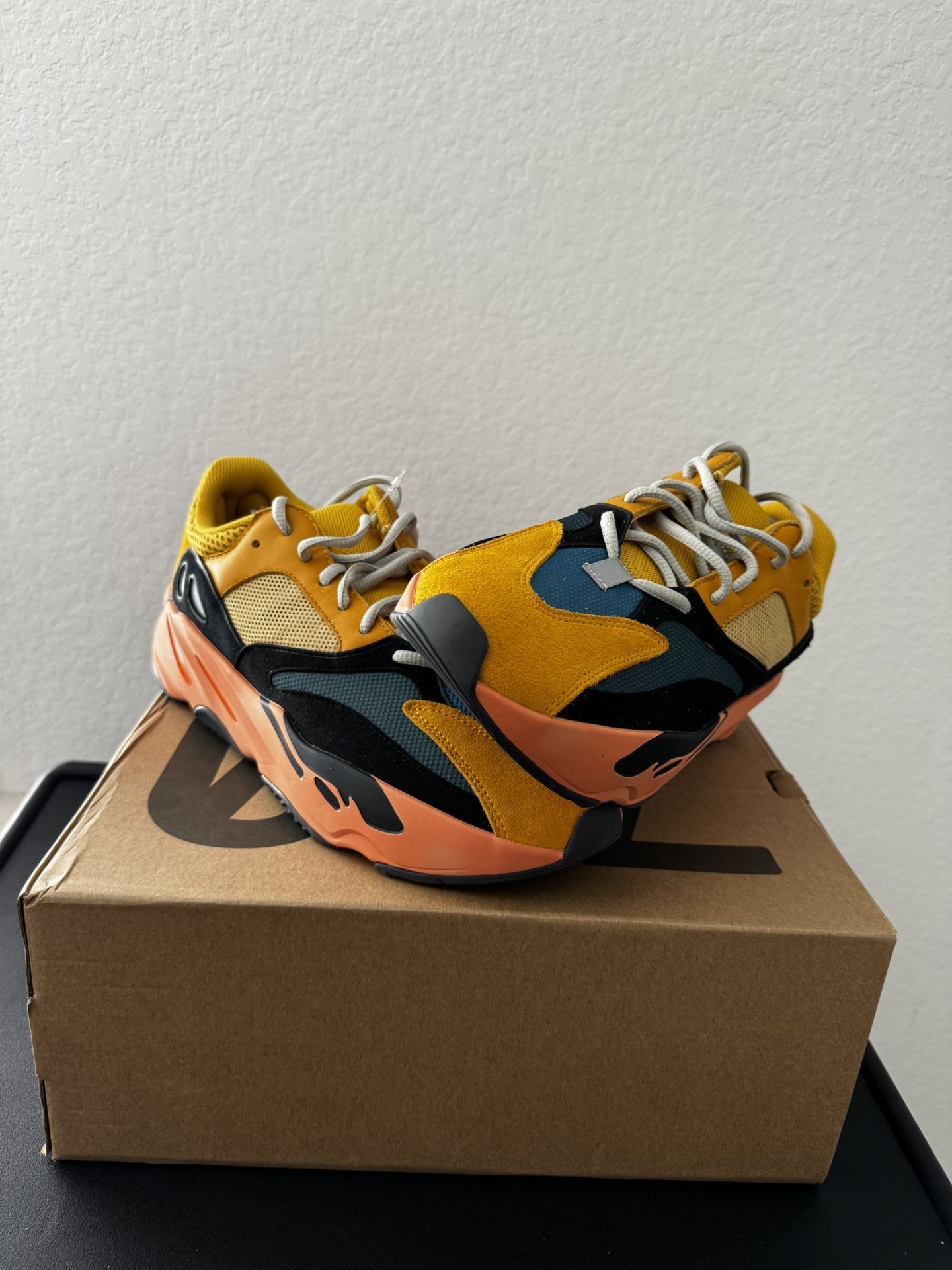 YEEZYS BOOST 700 SUNS 🌞