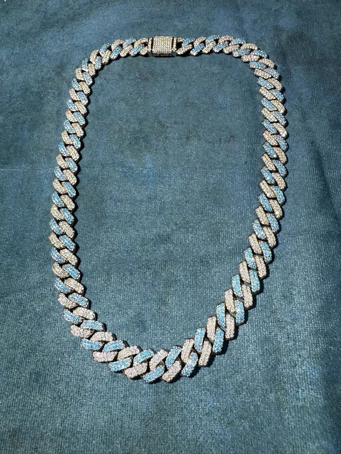 Special price for a 12mm full diamond diamond-shaped Cuban chain, white and blue colour matching